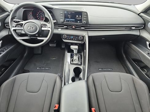 Used 2023 Hyundai Elantra SEL image 11
