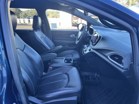 Used 2023 Chrysler Pacifica Touring-L w/ S Appearance Package image 48