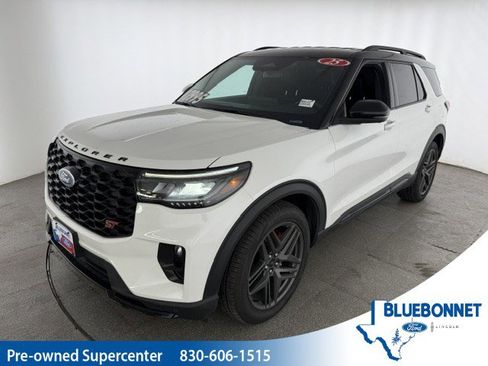 Used 2025 Ford Explorer ST RWD image 1