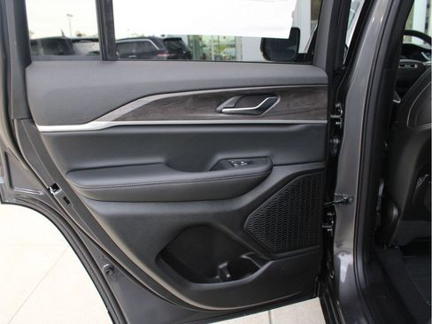 New 2025 Jeep Grand Cherokee Limited image 29