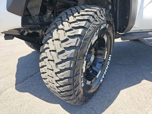 Used 2019 Toyota Tacoma TRD Off-Road image 33