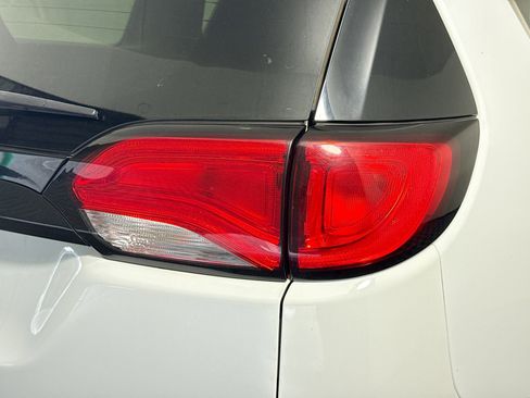 Used 2022 Chrysler Voyager LX FWD image 34