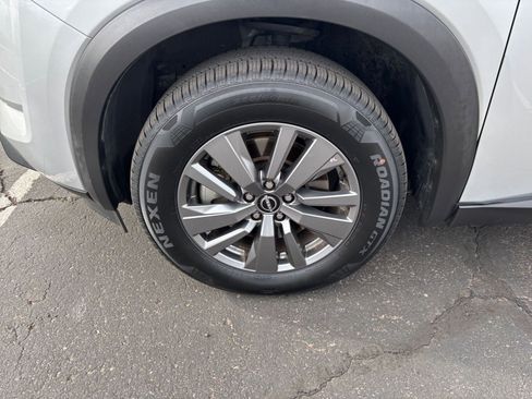 Used 2025 Nissan Pathfinder SV image 32