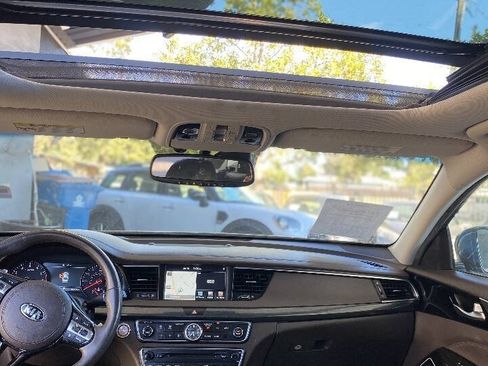 Used 2017 Kia Cadenza Limited FWD image 32