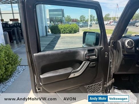 Used 2017 Jeep Wrangler Unlimited Rubicon w/ Connectivity Group AWD/4WD image 16