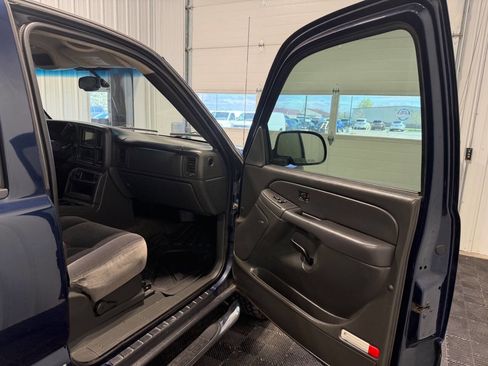 Used 2006 GMC Sierra 1500 SLE w/ Onstar Plus Package AWD/4WD image 9