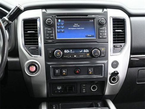 Used 2017 Nissan Titan SV image 11