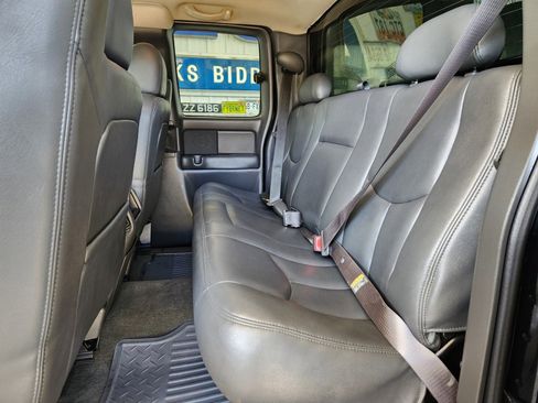 Used 2003 GMC Sierra 2500 SLT w/ SLT Preferred Equipment Group image 6