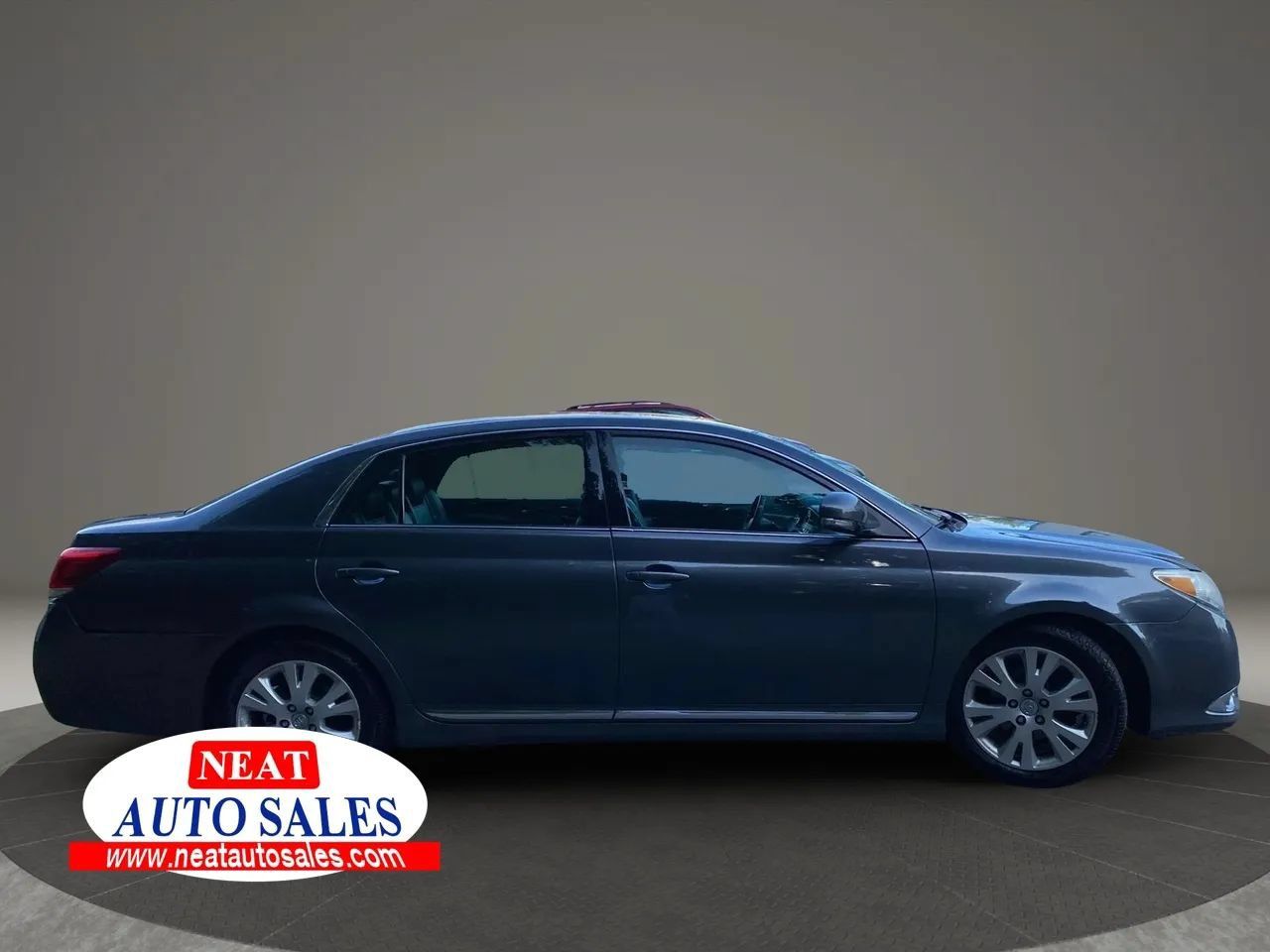 Used 2012 Toyota Avalon FWD image 4