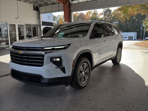 New 2026 Chevrolet Traverse LT image 3