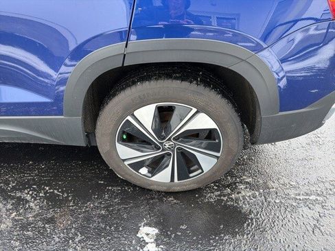 Used 2024 Volkswagen Taos SE w/ Panoramic Sunroof Package image 41