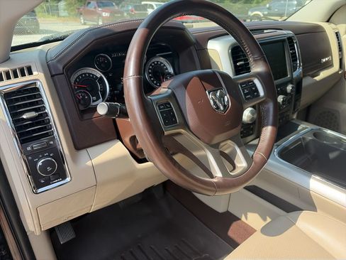 Used 2017 RAM 1500 Laramie w/ Convenience Group AWD/4WD image 10