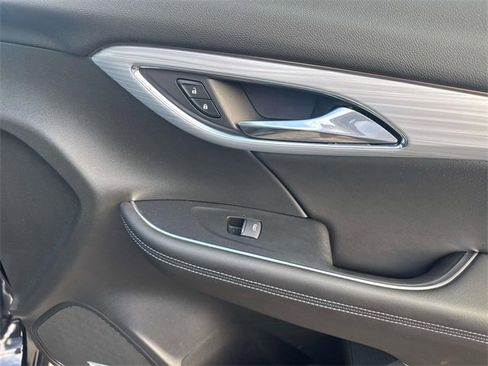 Certified 2025 Buick Envision Avenir image 18