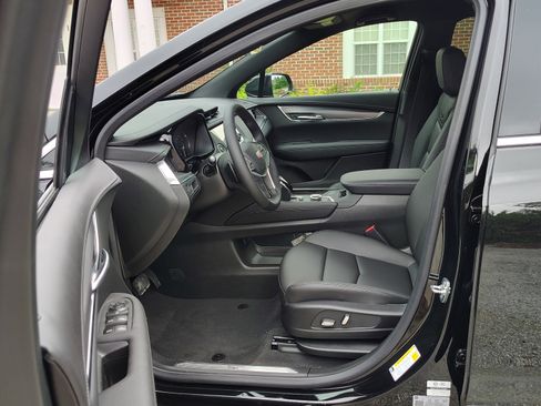 New 2025 Cadillac XT5 Luxury w/ LPO, Floor Liner Package image 9