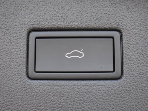 Used 2024 Volkswagen Tiguan SE R-Line w/ MDO Package, Two-Row image 17