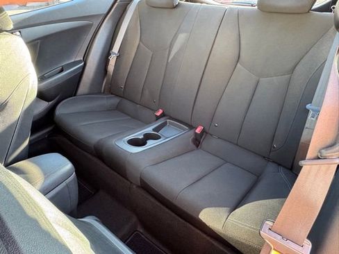 Used 2016 Hyundai Veloster Base image 15