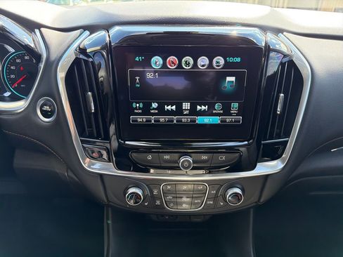 Used 2018 Chevrolet Traverse LT FWD image 16