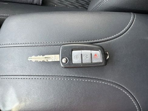 Used 2018 Nissan Rogue S FWD image 48