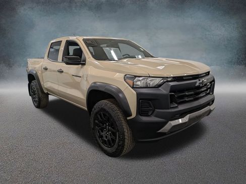 Used 2023 Chevrolet Colorado Trail Boss w/ Advanced Trailering Package AWD/4WD image 3