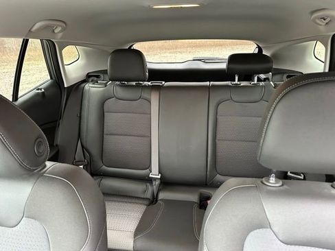 Used 2025 Chevrolet Trax LT FWD image 19