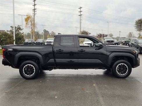 Used 2024 Toyota Tacoma TRD Off-Road image 2