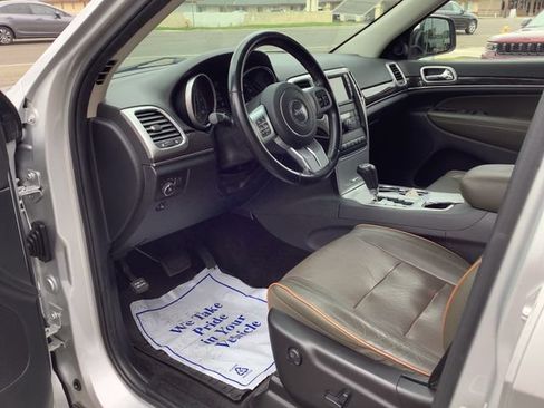 Used 2011 Jeep Grand Cherokee 70th Anniversary RWD image 7