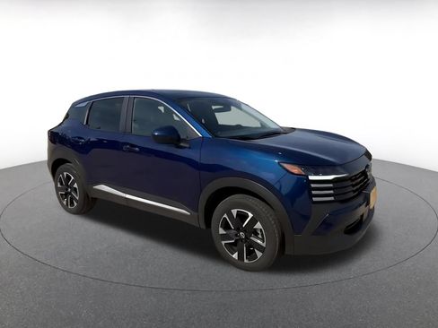 Used 2025 Nissan Kicks SV AWD/4WD image 2