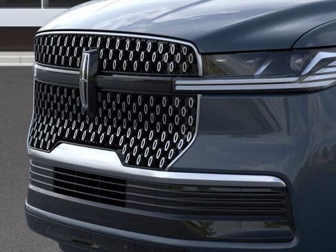 New 2026 Lincoln Navigator L Reserve AWD/4WD image 17