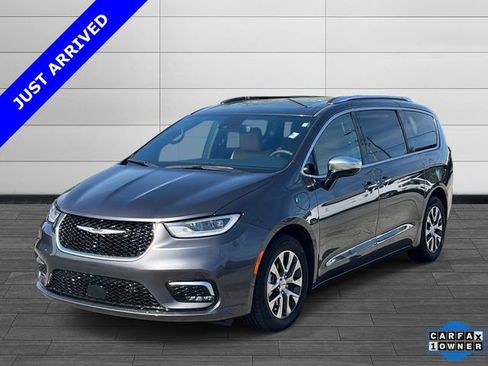 Certified 2023 Chrysler Pacifica Pinnacle FWD image 8