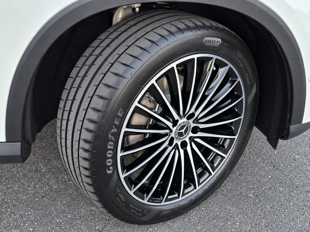 Used 2026 Mercedes-Benz GLC 300 4MATIC image 9