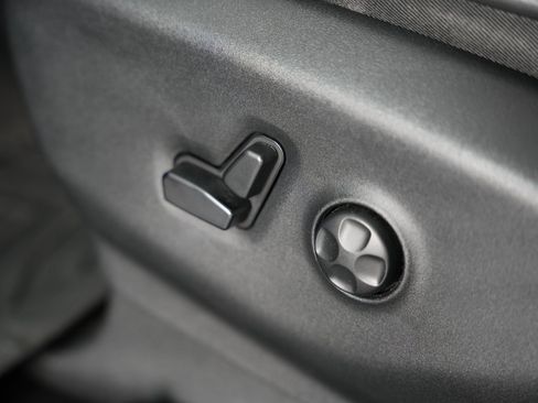 Used 2019 Chrysler Pacifica Limited w/ Advanced Safetytec Group image 49