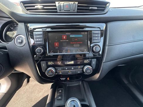 Used 2020 Nissan Rogue SV w/ Premium Package FWD image 21
