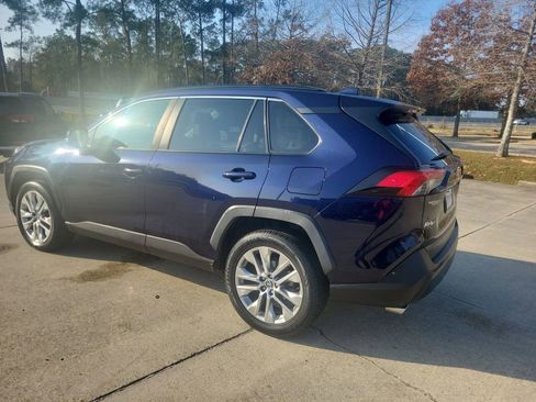 Certified 2020 Toyota RAV4 XLE Premium image 3