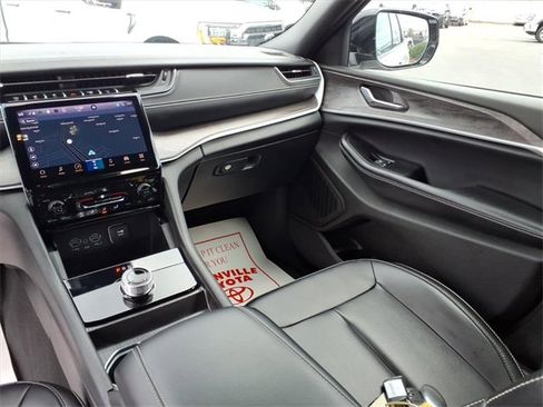 Used 2024 Jeep Grand Cherokee L Limited w/ Black Appearance Package image 11