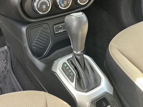 Used 2016 Jeep Renegade Latitude image 31