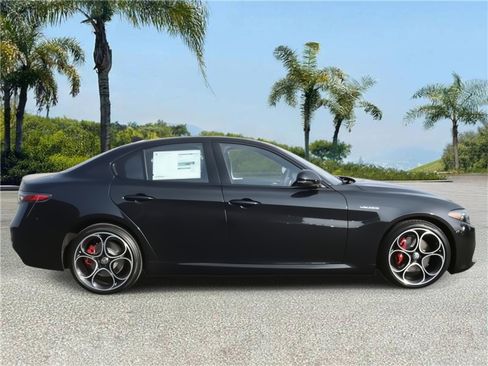 New 2025 Alfa Romeo Giulia w/ Veloce Package Rwd image 2