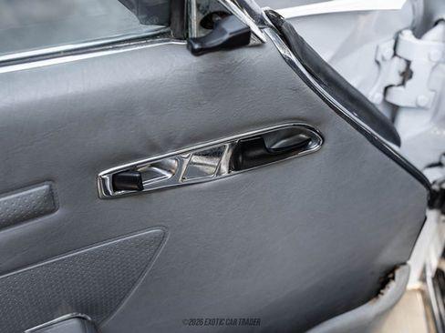 Used 1988 Mercedes-Benz 560 SL image 27