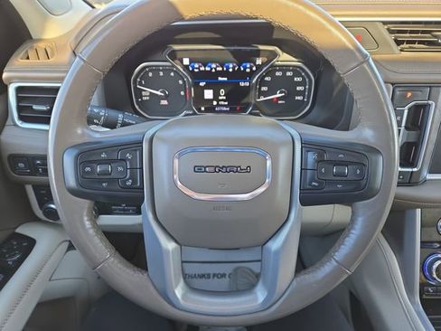 Used 2021 GMC Yukon XL Denali w/ Denali Premium Package image 17