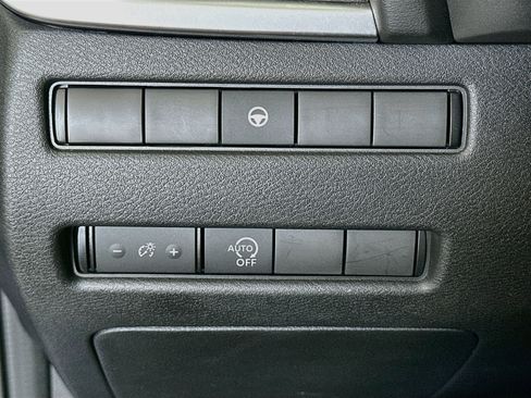 Used 2023 Nissan Rogue SV FWD image 17