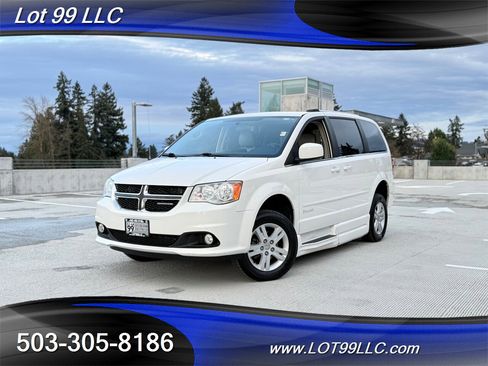 Used 2011 Dodge Grand Caravan Crew image 4
