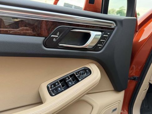 Used 2022 Porsche Macan S AWD/4WD image 19