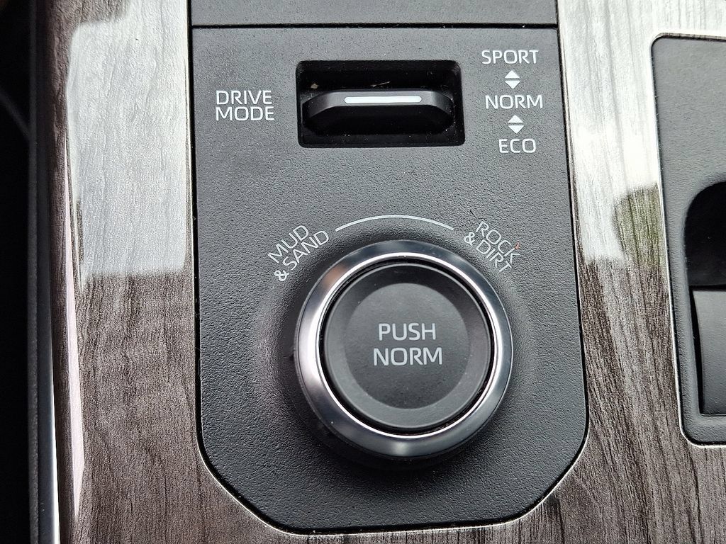 Used 2025 Toyota Highlander Platinum AWD/4WD image 24