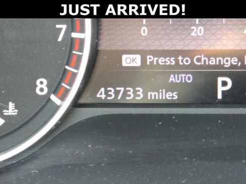 Used 2023 Nissan Pathfinder SL AWD/4WD image 27