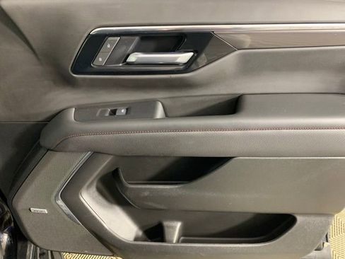 Used 2025 Chevrolet Suburban RST w/ Comfort Package image 33