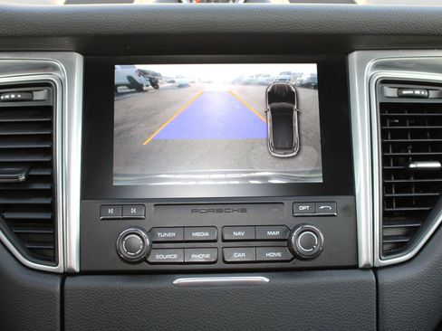 Used 2017 Porsche Macan image 17