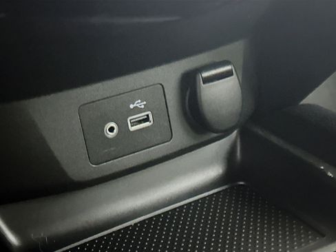 Used 2018 Nissan Rogue SV w/ Premium Package image 26