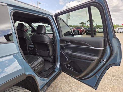 New 2026 Jeep Grand Cherokee L Limited AWD/4WD image 16