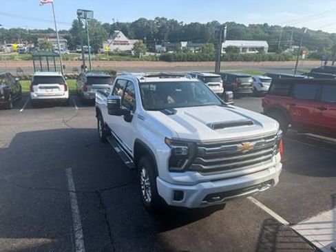 Used 2025 Chevrolet Silverado 2500 High Country w/ High Country Premium Package AWD/4WD image 2