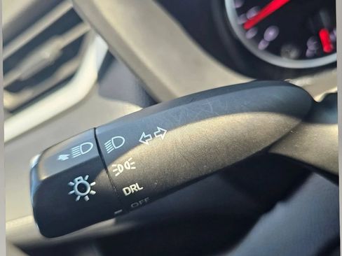 Used 2021 Toyota RAV4 LE AWD/4WD image 17