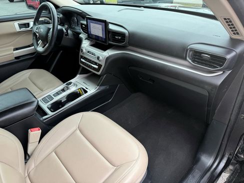 Used 2021 Ford Explorer XLT w/ Equipment Group 202A image 20